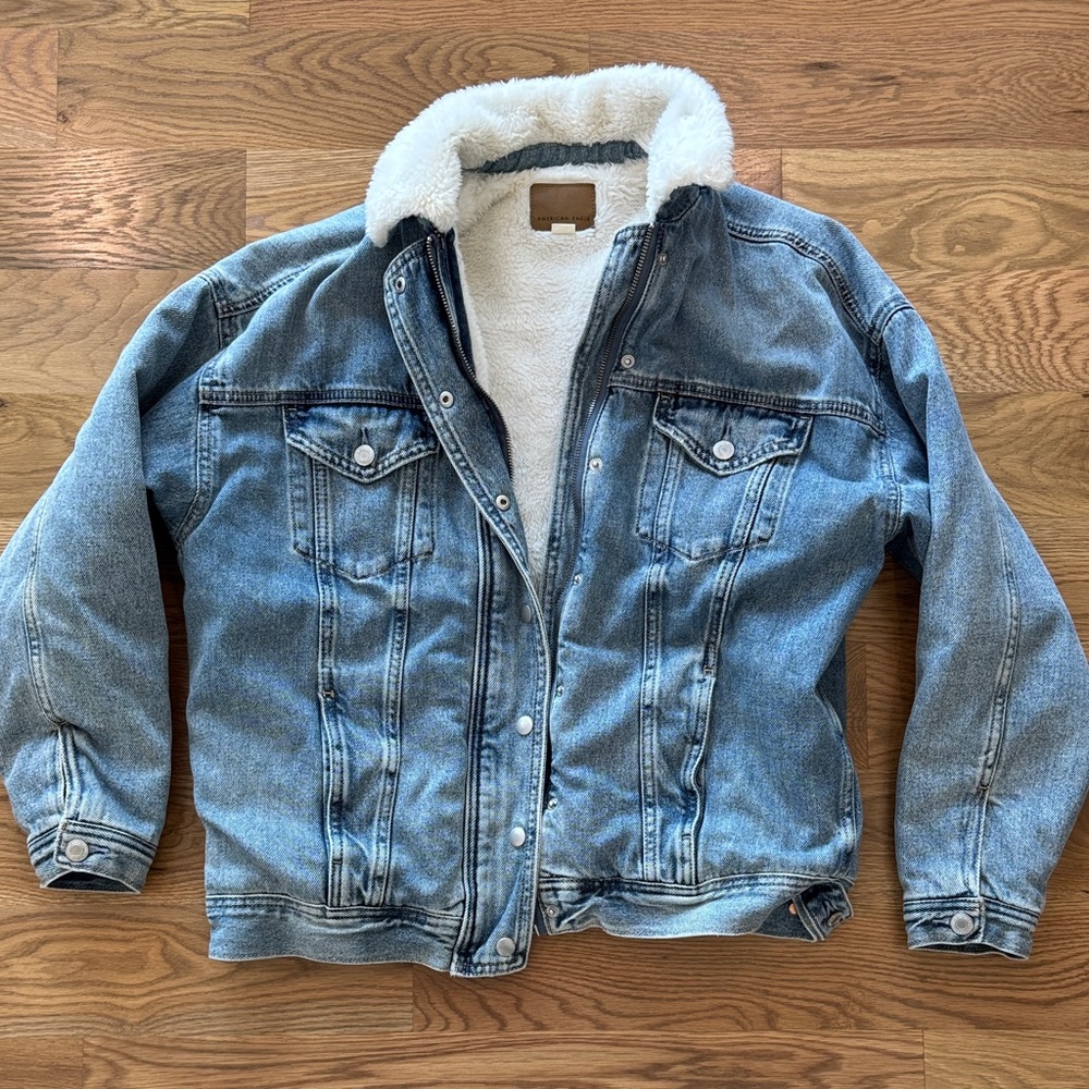 Women’s Light Blue Sherpa-Lined Denim Jacket American Eagle Medium